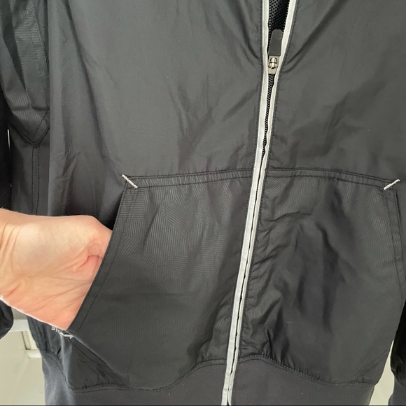 Nike Women’s Water Repellent Jacket - Picture 2 of 8